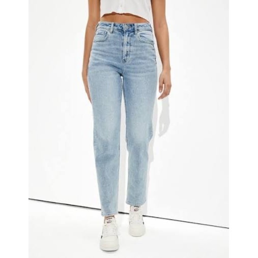 American Eagle Mom Jean High Waisted Light Wash Denim Strigid Size 2 Long